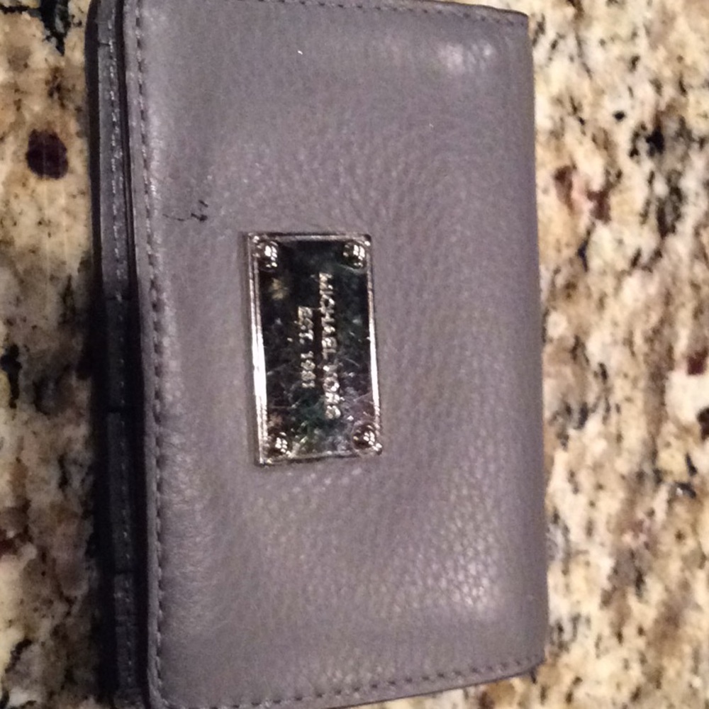 Soft pebbled gray MK SMALL WALLET jet set